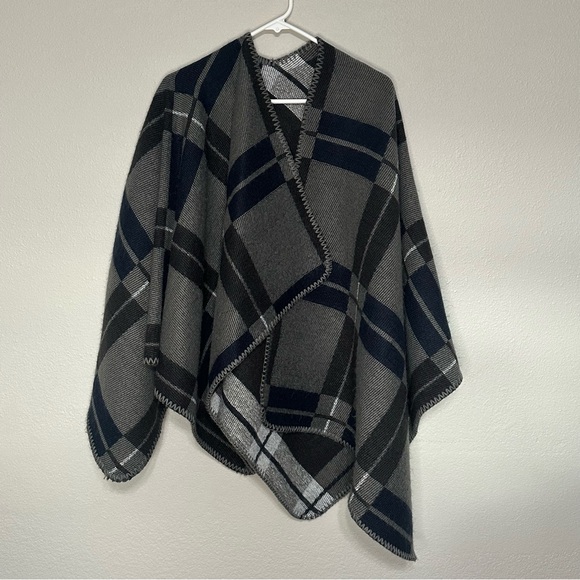 Banana Republic Sweaters - Banana Republic plaid wool poncho